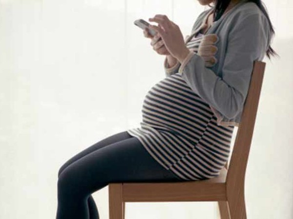 Sử dụng điện thoại đúng cách không hại đến thai nhi