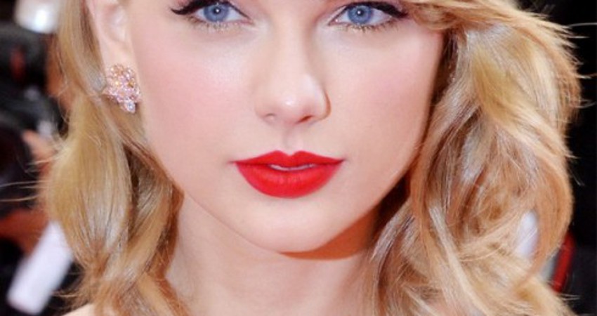 Nóng bỏng sắc son đỏ như Taylor Swift