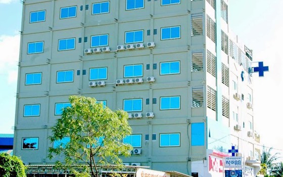 មន្ទីរពហុព្យាបាល សុវណ្ណ​ នៅបាត់ដំបង