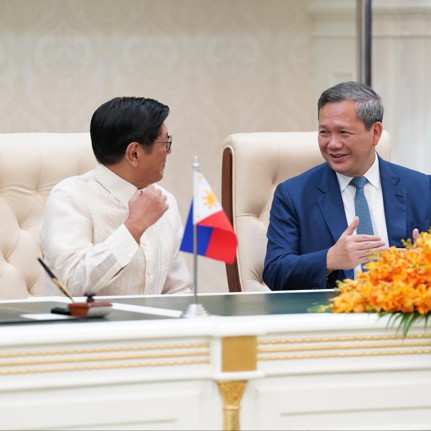 ប្រធានាធិបតីហ្វីលីពីន៖ ប្រជាជនហ្វីលីពីនជាង ៧០០០នាក់ កំពុងធ្វើការ និងរស់នៅកម្ពុជា ដែលជាស្ពានផ្សារភ្ជាប់រវាងប្រទេសទាំងពីរ ឱ្យកាន់តែរឹងមាំ