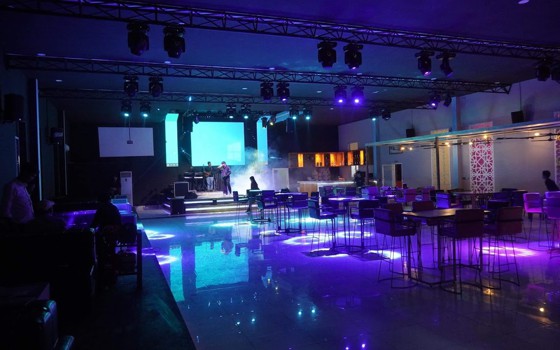 ច្រឡំគូ &Pub