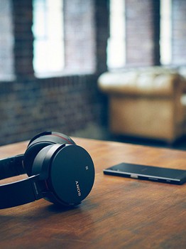 Tai nghe chụp tai không dây chống ồn Sony