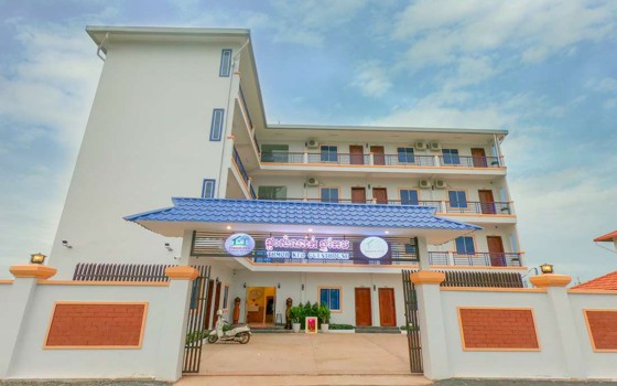 ផ្ទះសំណាក់ ថ្មកែវ 