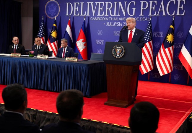 BREAKING: ប្រធានាធិបតី ដូណាល់ ត្រាំ គំរាមដំឡើងពន្ធគយលើថៃនិងកម្ពុជា ប្រសិនបើមិនព្រមត្រឡប់ទៅរកបទឈប់បាញ់