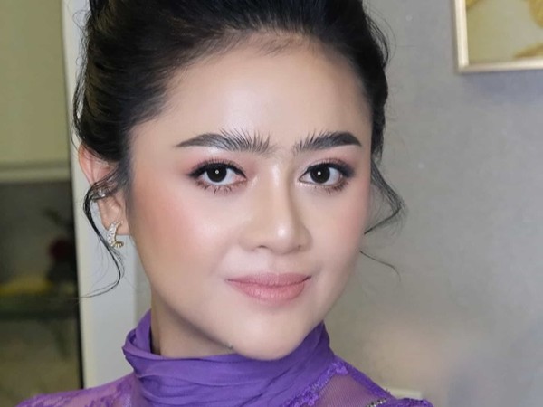 ឱក សុគន្ធកញ្ញា បានឈានជេីងចូលវិស័យសិល្បះ ដំបូងនាអំឡុងឆ្នាំ ១៩៩៩ 