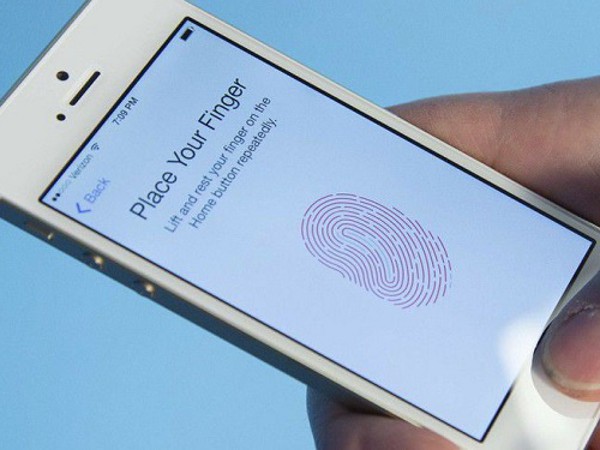 Một cô bé 6 tuổi cũng biết cách lợi dụng lúc mẹ ngủ để quét vân tay thực hiện giao dịch trên iPhone, nên mừng hay nên lo?