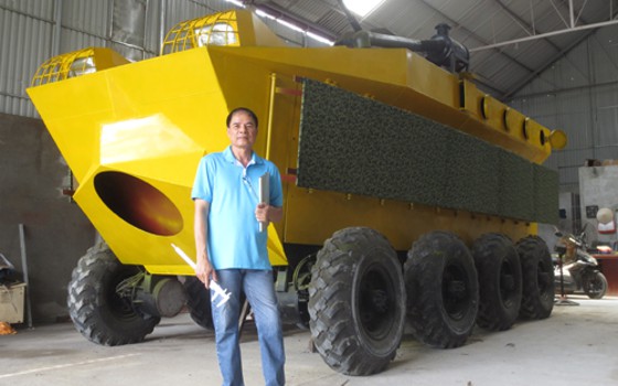 Xe bọc thép 2 tỷ đồng bị tháo dỡ bán đồng nát