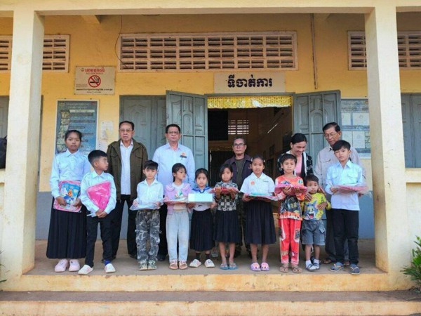 ក្រសួងអប់រំ ៖ សិស្សភៀសសឹកជាង ៩ ពាន់នាក់ បានចូលរៀនបណ្ដោះអាសន្នតាមគ្រឹះស្ថានសិក្សា ជាង ១.៦០០កន្លែង