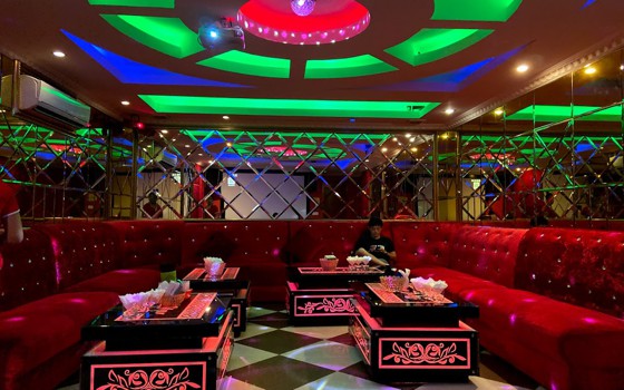 ប៊េស ស្តារ ខេ​ធីវី