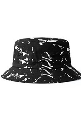 មួកត្រូវបានប្រោះដោយថ្នាំលាប