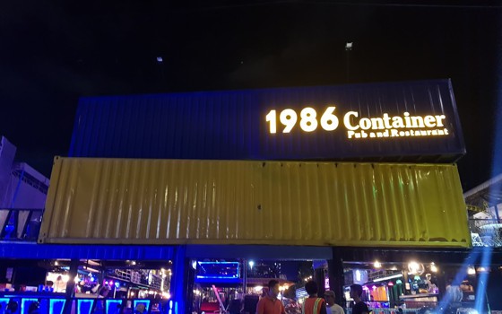 The Black Pub & Bar, 1986 Container Restaurant And Pub