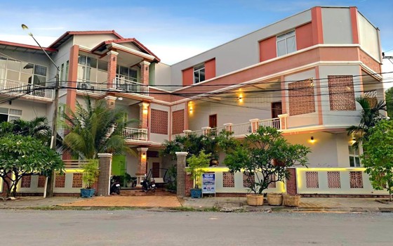 Light Star Boutique ខេត្តកំពត