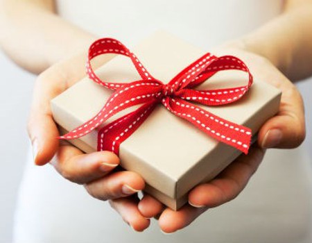 Cách làm hoa giấy đẹp trang trí hộp quà 8/3 ‘siêu’ đơn giản