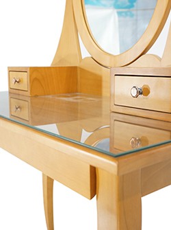 Bàn phấn trẻ trung