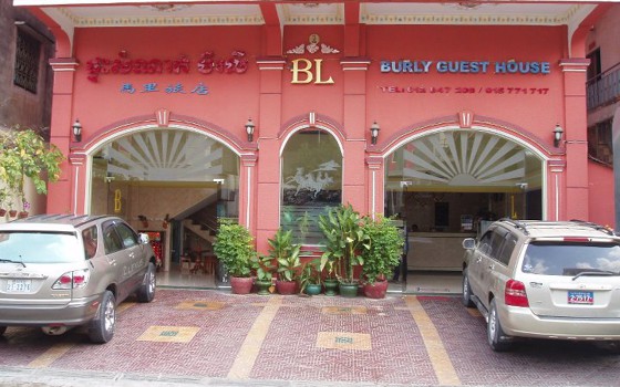 ផ្ទះសំណាក់ Burly រាជធានីភ្នំពេញ