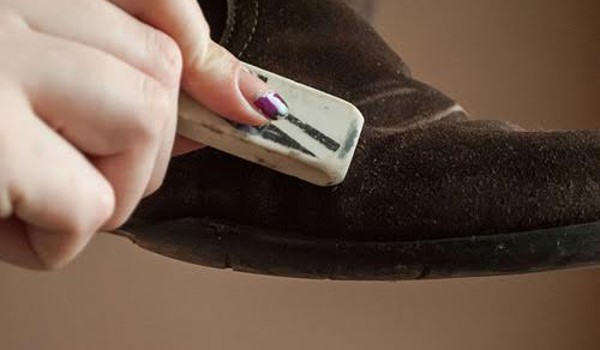 Cách lau chùi giày vải giúp luôn như mới