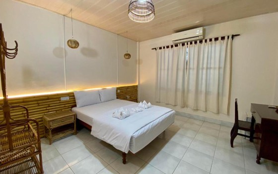 ផ្ទះសំណាក់​ Ecran Riverfront ខេត្តកំពត