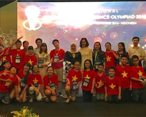 Vượt qua nhiều đội mạnh, tuyển Toán Việt Nam dẫn đầu kì thi quốc tế