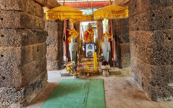 ប្រាសាទព្រះវិហារច័ន្ទ ស្ថិតនៅខេត្តព្រៃវែង