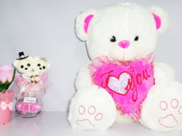 តើអ្នកគួរផ្តល់អំណោយអ្វីដល់មិត្តស្រីថ្មីរបស់អ្នក?