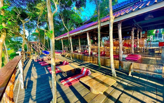 The Cliff Hostel,M'pay bay នៅកោះរ៉ុង