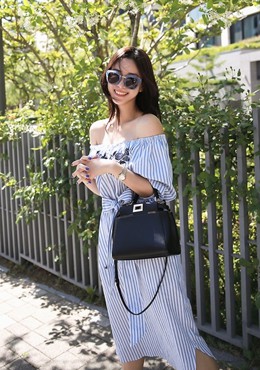 Đầm trễ vai sọc cá tính