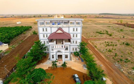 ផ្ទះសំណាក់ ត្បូងឃ្មុំរីវើរ ខេត្តត្បូងឃ្មុំ