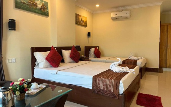 សណ្ឋាគារ Queenwood ភ្នំពេញ