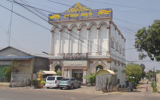 ខារ៉ាអូខេទន្លេអុំ​ TUNLE OM KTV 