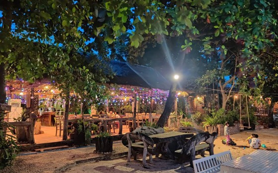 Naturalbungalows restaurant and bar ខេត្តកំពត