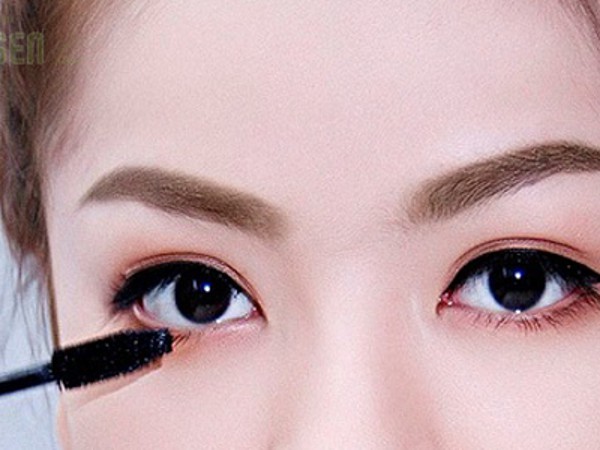 Luôn cuốn hút nhờ cách trang điểm cho mắt to  