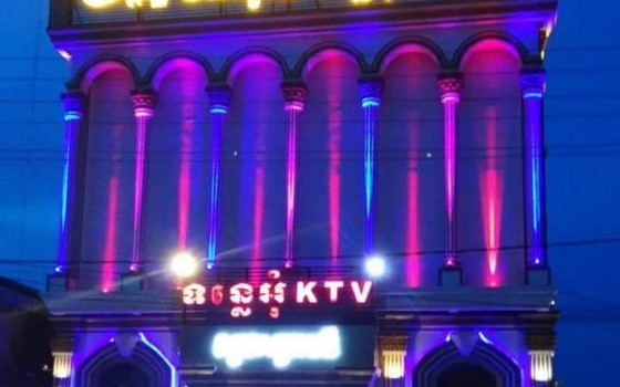 ខារ៉ាអូខេ ទន្លេអុំ ខេត្តកំពង់ចាម