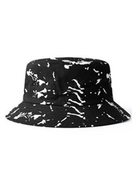 មួកត្រូវបានប្រោះដោយថ្នាំលាប