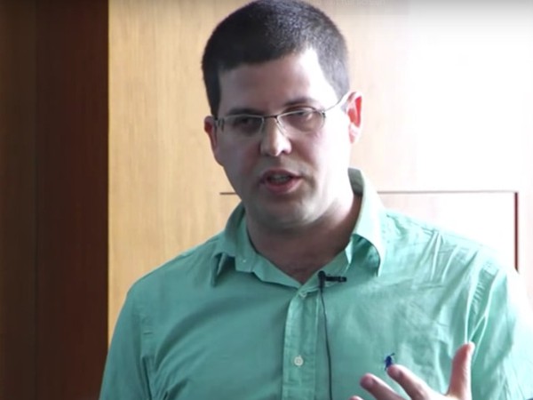 Trưởng nhóm kỹ thuật của Oculus bị cảnh sát bắt giữ vì lạm dụng tình dục bé gái 15 tuổi