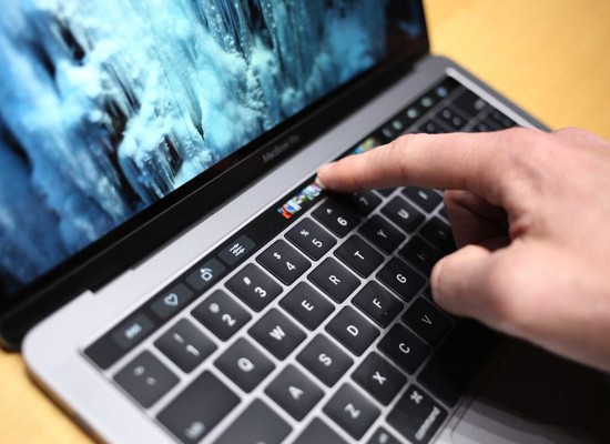 Apple ra mắt bộ đôi MacBook Pro 2016 mỏng nhẹ, giá từ 33 triệu đồng