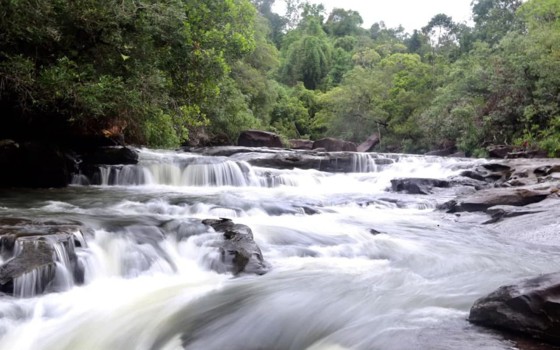 រមណីយដ្ឋានថ្មរូង ខេត្តព្រះសីហនុ