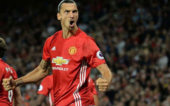 Zlatan Ibrahimovic nhận cú đúp danh hiệu tháng 12