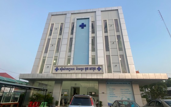 មន្ទីរសំរាកព្យាបាល និងសម្ភព មុត សារុន