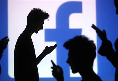 Làm thế nào để tránh cảm xúc phiền muộn trên Facebook?