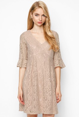 Đầm Ren Cổ Tim Tay Loe