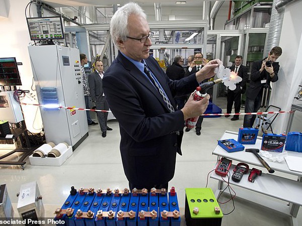 "Siêu pin" sử dụng công nghệ nano giúp sạc nhanh hơn, dùng lâu hơn bắt đầu được sản xuất hàng loạt