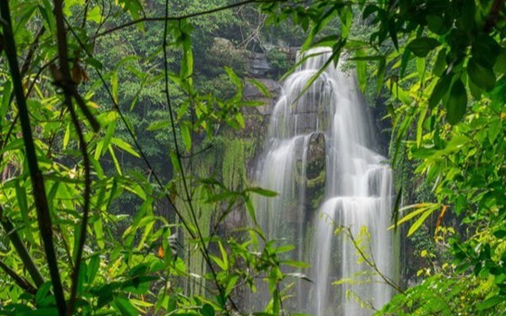 ទឹកធ្លាក់ចំបក់ ខេត្តកំពង់ស្ពឺ