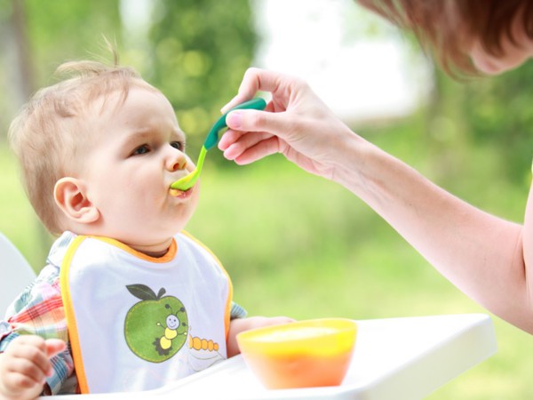 សញ្ញាទាំង ៦ ដែលបង្ហាញថាកូនរបស់អ្នកត្រៀមខ្លួនរួចជាស្រេចសម្រាប់អាហាររឹង