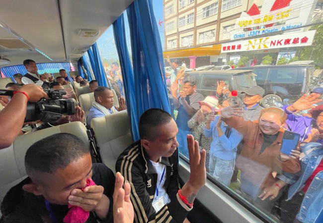 យោធិនកម្ពុជាទាំង ១៨រូប ដែលបានស្ថិតក្រោមការឃុំគ្រងរបស់ភាគីថៃអស់រយៈពេល ១៥៥ថ្ងៃមកហើយ ត្រូវបានដោះលែង និងបញ្ជូនត្រឡប់មកមាតុប្រទេសវិញ ដោយសុខសុវត្ថិភាព