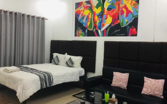 ផ្ទះសំណាក់​ EZ Guesthouse​ រាជធានីភ្នំពេញ