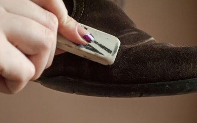 Cách lau chùi giày vải giúp luôn như mới