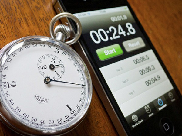 Rảnh đến mức đợi 416 ngày để xem đồng hồ đếm trên iPod sẽ ra sao khi vượt quá 9.999 giờ và đây là điều đã xảy ra