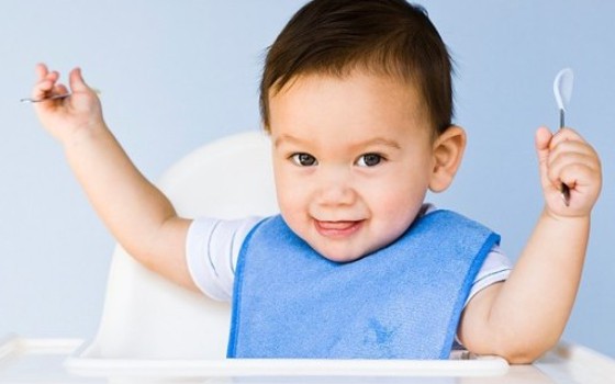 Cách cho bé ăn dặm đảm bảo dinh dưỡng