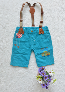 Quần Bé Trai Dây Đeo Kaki Short Thêu Xanh Ngọc