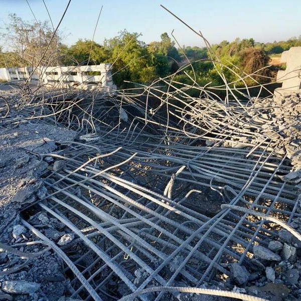 ស្ពានអូរជីក រងការខូចខាតឆ្លងកាត់លែងកើត ក្រោយកងទ័ពអាកាសថៃ ប្រើយន្តហោះចម្បាំង F16 ចំនួនពីរគ្រឿងមកទម្លាក់គ្រាប់បែក កាលពីយប់មិញនេះ